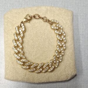 Elegant Gold Bracelet with Crystals